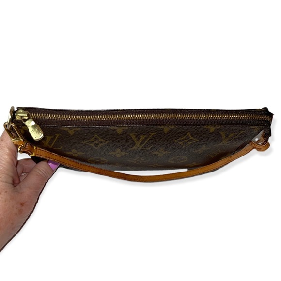 LOUIS VUITTON Pochette Accessoires Monogram Canvas Vintage Shoulder Bag w/ Chain - Picture 7 of 16
